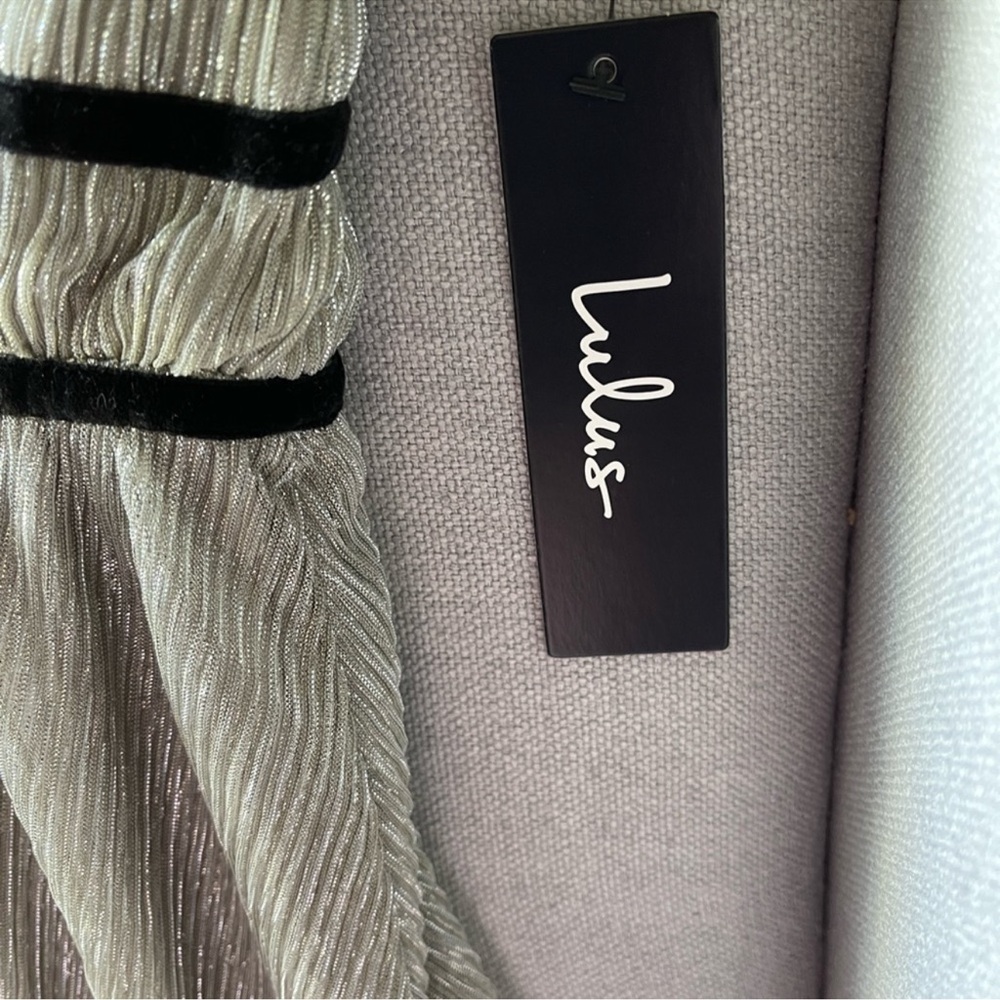 Lulu’s Stunning Silver Metallic Mini Dress - Size M - NWT - Picture 9 of 11